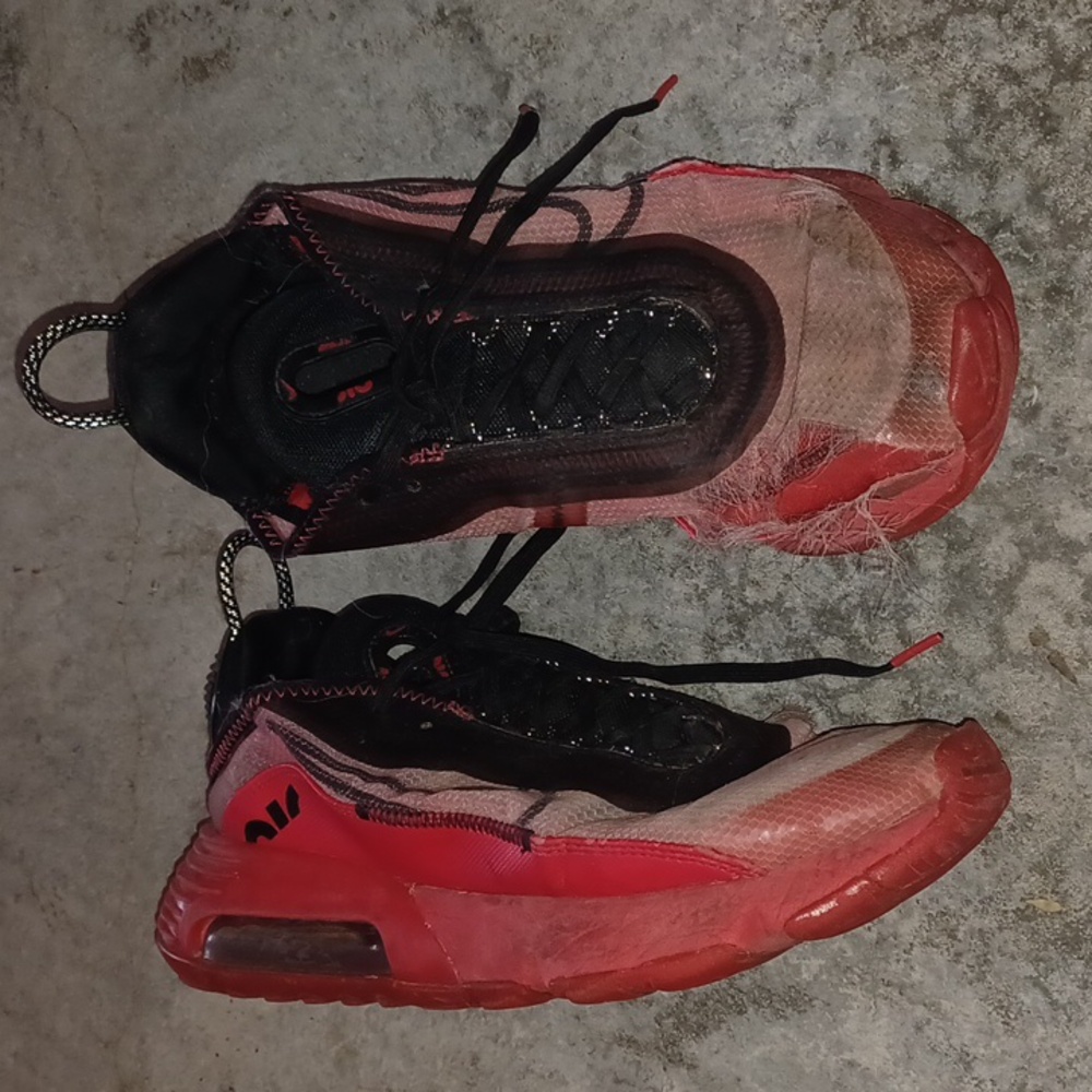 Men's Nike 270 trashed destroyed shoes size 9.5